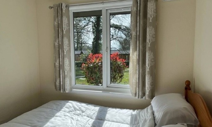 Saint Breward Cabin | Relaxing 2 Bedroom Lodge at Hengar Manor Holiday Park