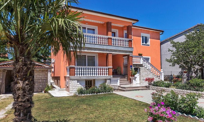 Vinez Apartment | Inviting Vacation Apartment with Spa & Family-Friendly Amenities