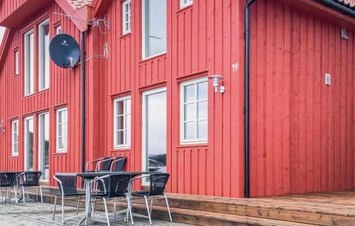 Sjernarøy House | Cozy 2 Bedroom Home with Oceanfront Views in Sjernary