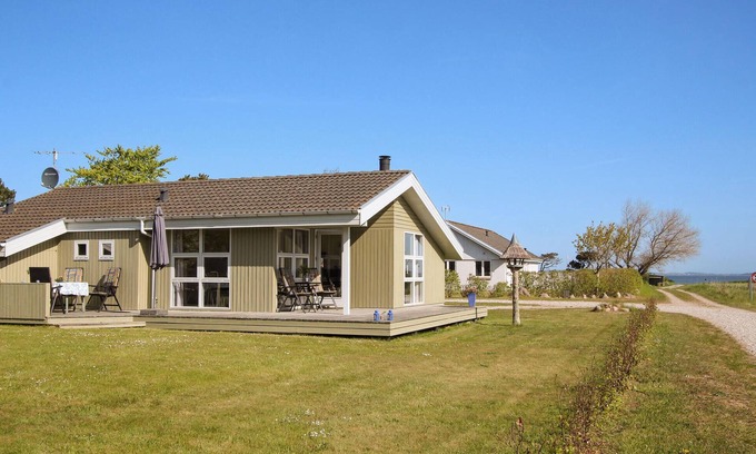 Samsø House | Comfortable 2-Bedroom Stay with Spa and Breakfast in Samsø