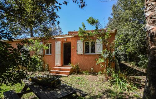 Afa House | Family-Friendly 2 Bedroom Home in Piscia Rossa