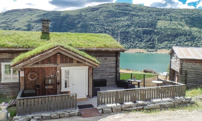 Vaga House | Experience a Historic Vacation Home with Lake Views