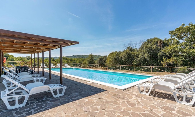 Sassetta House | Inviting 2 Bedroom Stay in Sassetta with Great Amenities