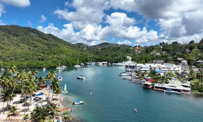 Marigot Bay Apartment | Tranquil 2 Bedroom Marina Apartment in Scenic Marigot Bay
