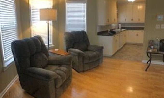 Steger Apartment | Modern 2 Bedroom Apartment Near Chicago with Spa & Hot Tub