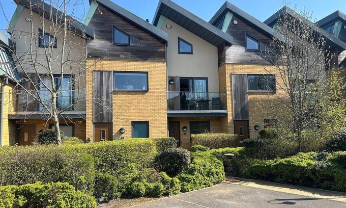 Lincoln House | 2-Bedroom Modern Home in Historic Lincoln