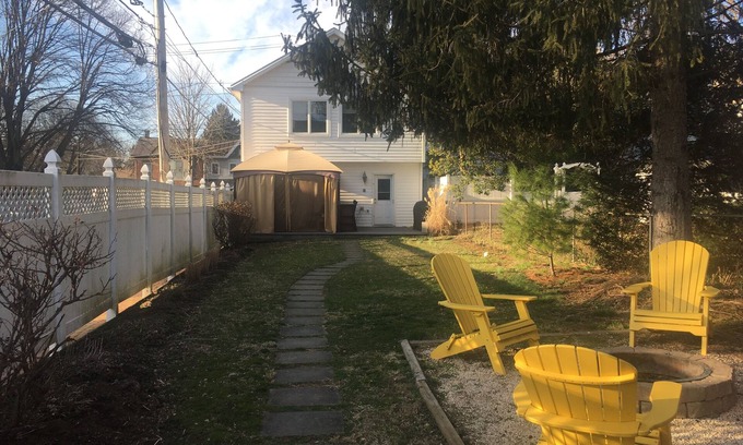 Mechanicsburg House | Family-Friendly 2 Bedroom Near Messiah University & Hershey