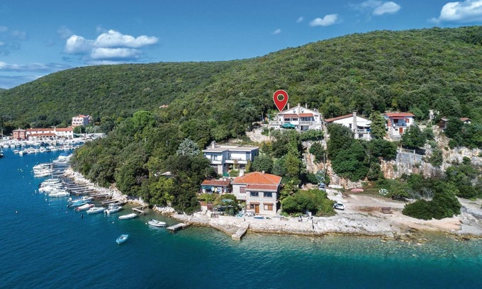 Rakalj Apartment | Pet-Friendly 2 Bedroom Accommodation with Ocean View in Krnica