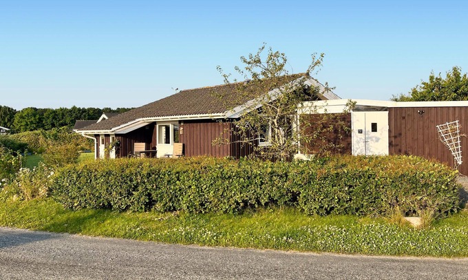 Pøt Strandby House | Family-Friendly 2 Bedroom Accommodation with Ocean Views