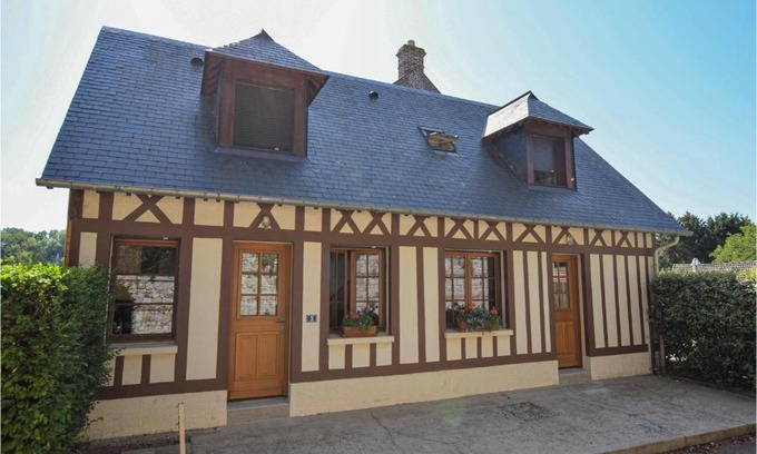 Le Bourg-Dun House | Inviting Home in Le Bourg-dun with Family & Pet Amenities