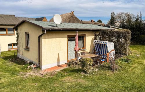Mariendorf House | Guest Rated 10/10: Home in Mariendorf with Kitchen