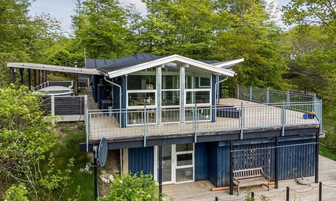 Lihme House | Embrace Tranquility in Nature at Our Inviting Retreat