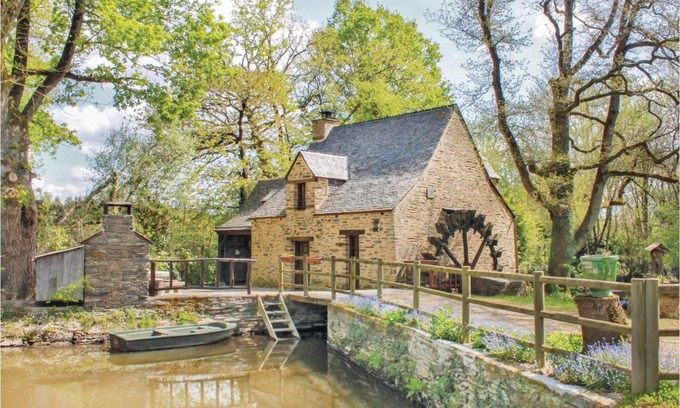 Carentoir House | Family-Friendly 2 Bedroom Home in La Gacilly Awaits You