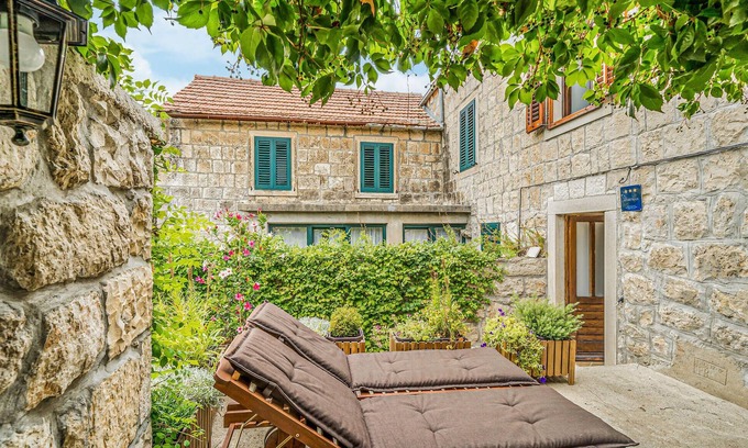 Popovici House | Rustic Vacation Apartment with Ocean and Lake Views