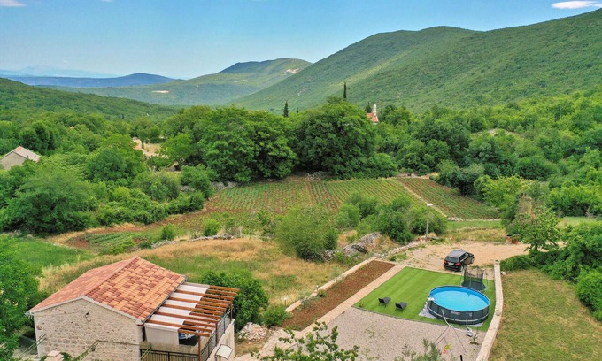 Runovici House | Cozy Cottage Retreat Near Biokovo Nature Park