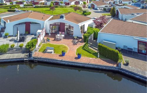 Lemmer House | Welcoming Home in Lemmer with Kitchen & Family Amenities