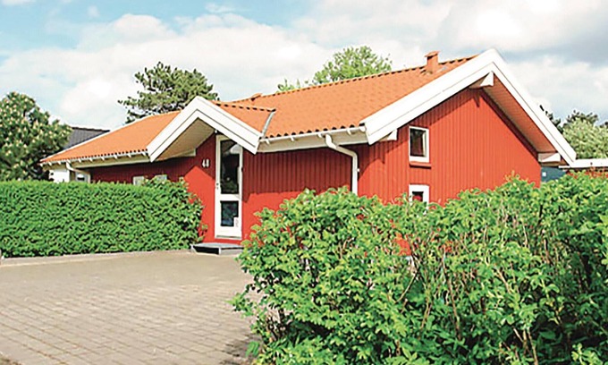 Nyborg House | Cozy 2 Bedroom Stay in Nyborg with Oceanfront Views