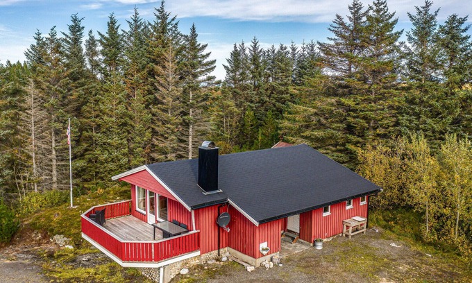 Gjengstoa House | Enjoy Relaxing Days in Scenic Oceanfront Bliss