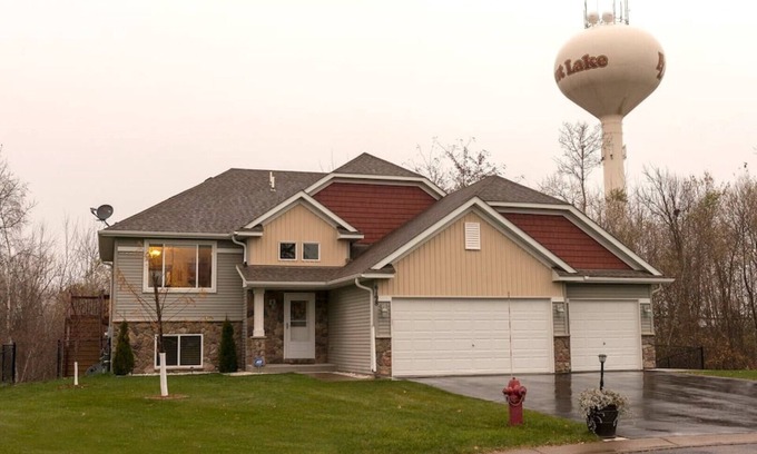 Forest Lake Apartment | Perfect 2 Bedroom Oasis with Kitchen & Breakfast in Forest Lake