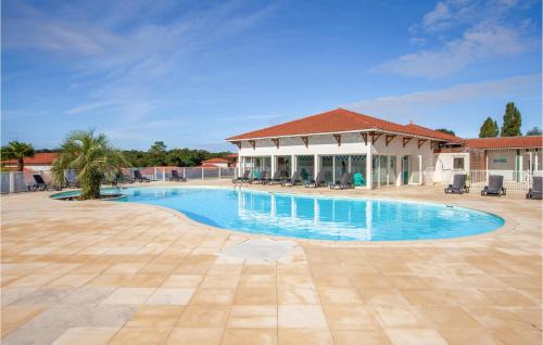 Cassen Apartment | Inviting Apartment in Cassen with Pool & Family-Friendly Amenities