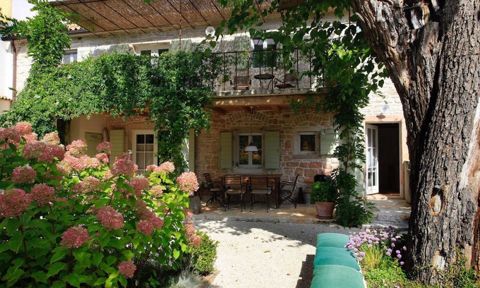 Visnjan House | Family-Friendly 2 Bedroom Retreat in Beautiful Porec