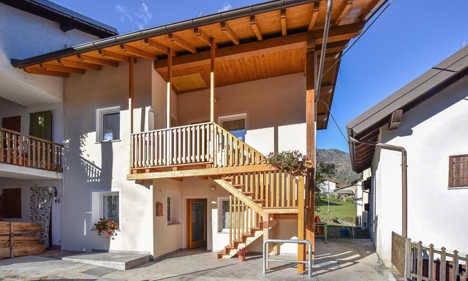 Lamon House | Nature Retreat: Mountain Views and Pet-Friendly Comfort