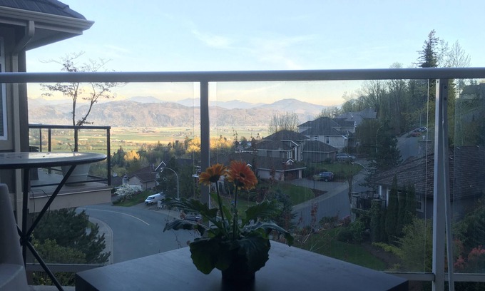 Lower Sumas Mountain House | Private 2 Bedroom Suite in East Abbotsford with Great Views