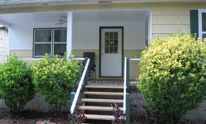 Tellico Plains House | Riverfront Retreat: 2 Bedroom with Scenic Porch Views