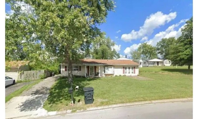 New Albany House | 2-bedroom, sleeps 5, 15 min to downtown Louisville