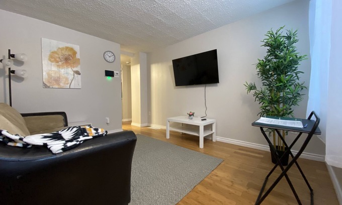Winnipeg House | Cozy 2 Bedroom House with Free Parking & Pet-Friendly Stay