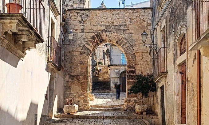 Chiaramonte Gulfi Apartment | Charming Apartment in Historic Chiaramonte Gulfi Awaits