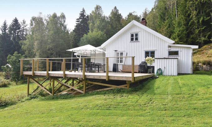 Stromstad O House | Beautiful 2 Bedroom Stay in Strömstad with Lake View