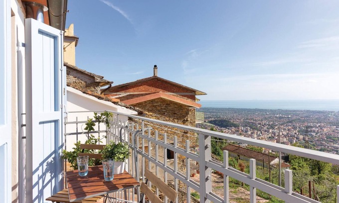 Massa House | Relaxing Retreat with Private Outdoor Space and Lake Views