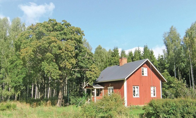 Filipstad House | Cozy 2 Bedroom Retreat with Lake View in Molkom