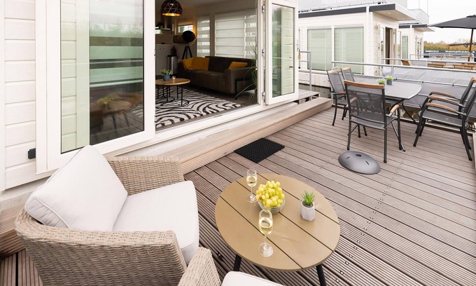 Municipality of Aalsmeer Boat Rental | Escape to a Waterfront Retreat with Spa & Breakfast Options