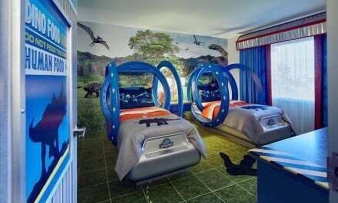 Florida Center Hotel | Inviting 2-Bedroom Suite with Pool and Spa Amenities