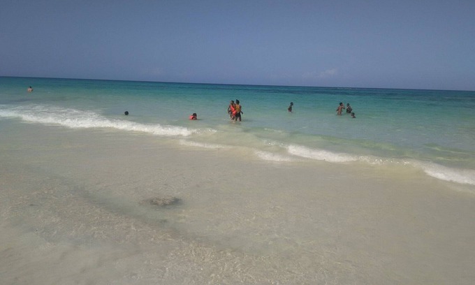 Silver Sands Apartment | Family-Friendly 2 Bedroom Suite Steps from Pristine Beach