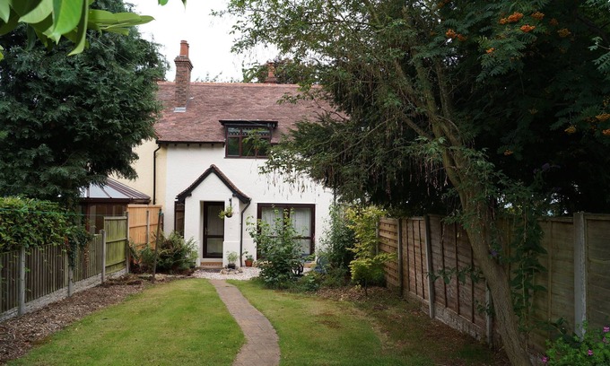 Telford Cottage | Cozy 2 Bedroom Cottage Near Amenities - Rated 10/10