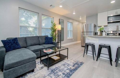 Greater East End House | 2-Bedroom Townhouse in Houston