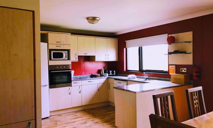 Pittenweem House | Ideal 2 Bedroom Villa with Pool and Spa for Families