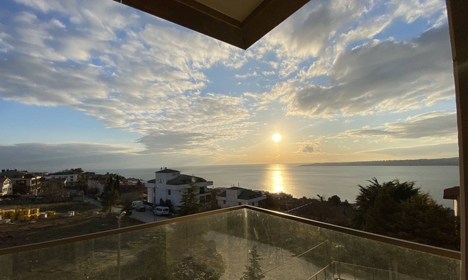Buyukcekmece Apartment | 2 bedroom w/ gorgeous seaview