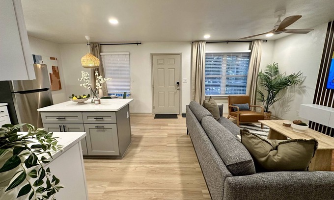 East Ocean View Apartment | 2 Bedroom w/King Beds walk to beach - top floor 7