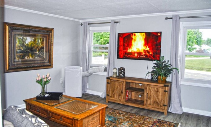 Nashua House | Comfortable 2-Bedroom Suite with Kitchen & Pet-Friendly