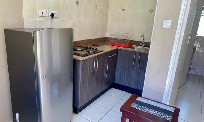 Harare Apartment | 2 bedroomed apartment with en-suite and kitchenette - 2065