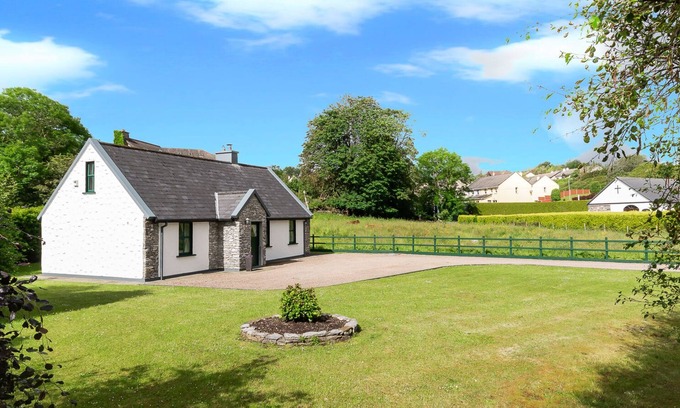 Kenmare Cottage | Perfect 2-Bedroom Cottage Steps from Kenmare Town