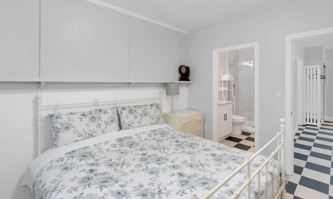 Guildford House | 2 Bedrooms/2 Bathrooms w/ private indoor/outdoor parking