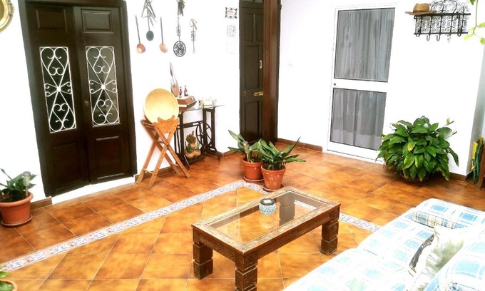 Jerez de la Frontera Old Town Apartment | Comfortable 2-Bedroom Apartment with WiFi in Jerez