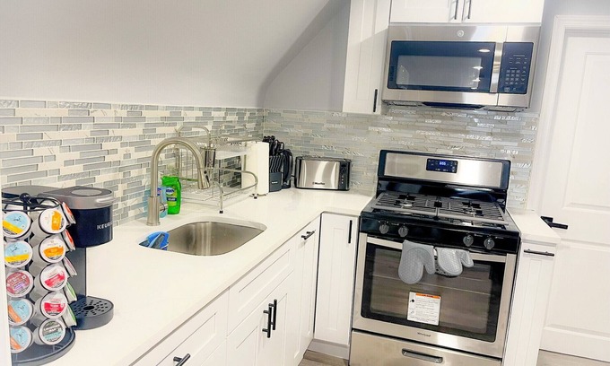 Bayonne Apartment | Perfect 2-Bedroom Apartment Near EWR Airport, Cape Liberty