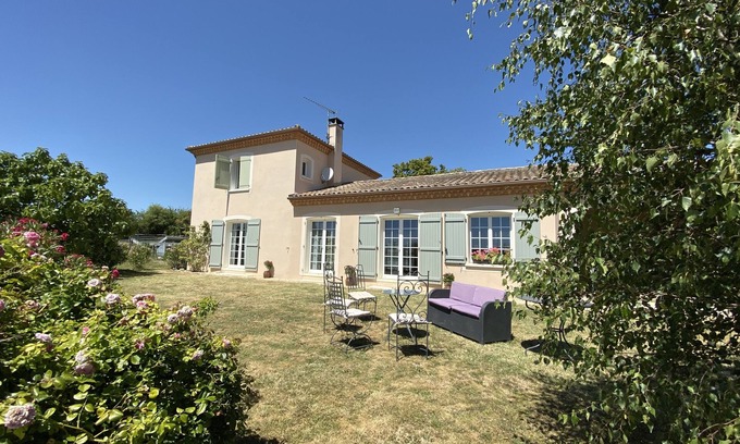 Larroque-sur-l'Osse Bed & Breakfast | Ideal 2-Bedroom Retreat with Private Bath and Spa Access