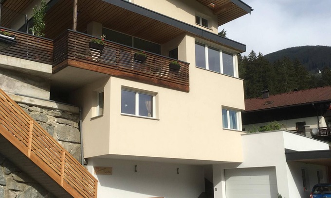 Hoarberg Apartment | Guest Rated 10/10: Spacious 2 Bedroom Retreat with Pool